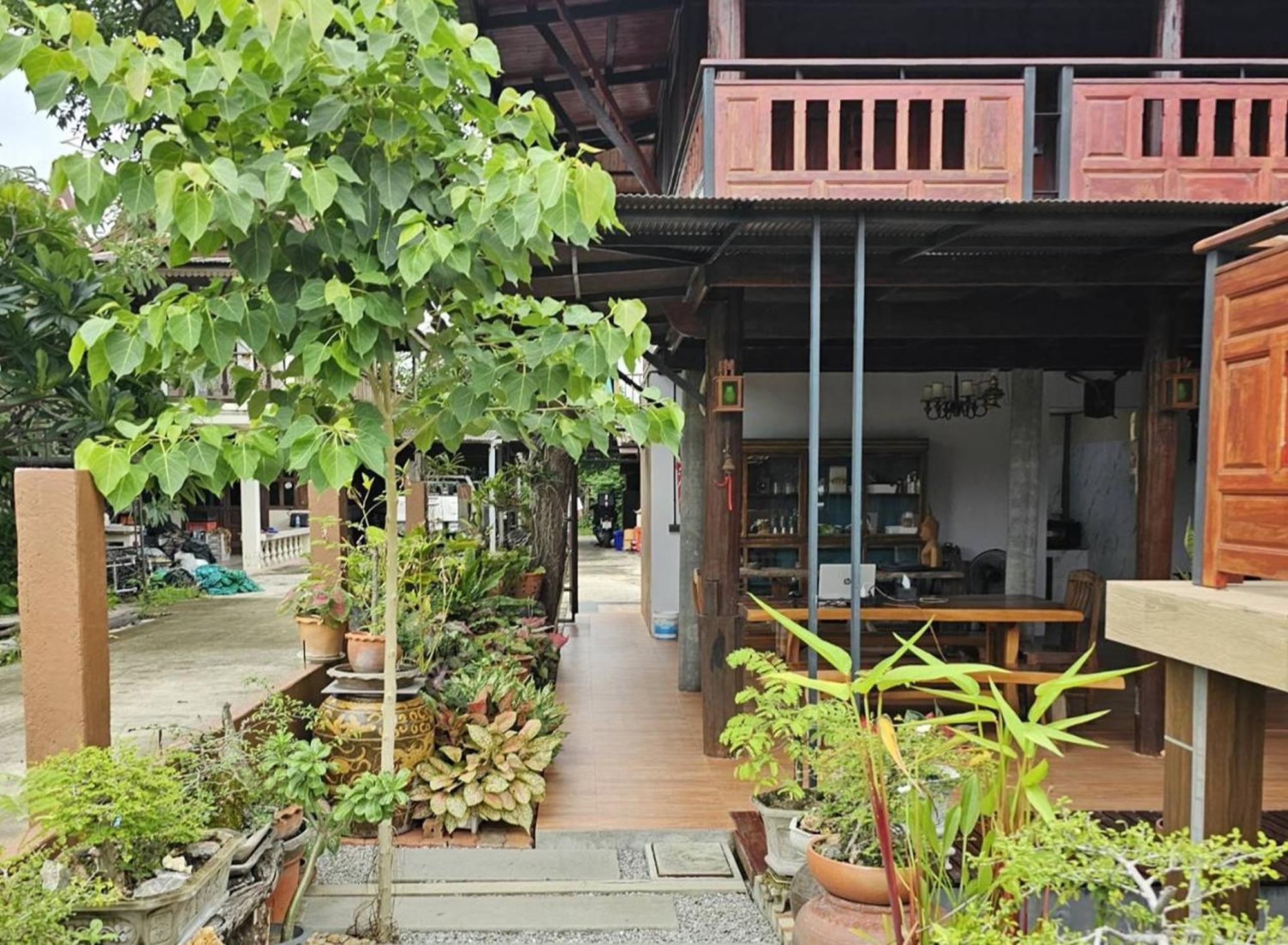 Nipatra Homestay Bangkok Exterior photo