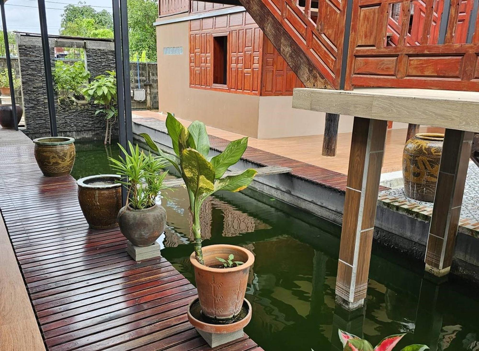 Nipatra Homestay Bangkok Exterior photo
