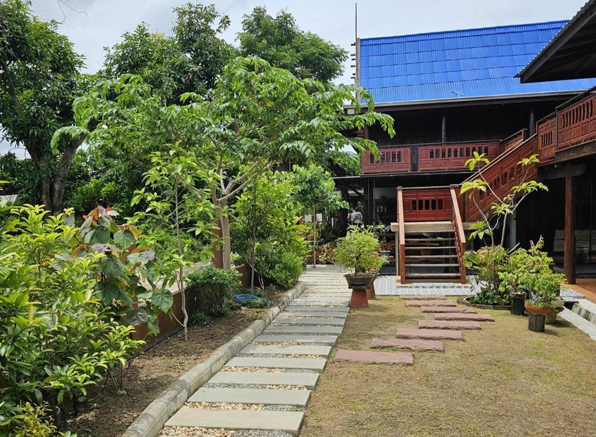 Nipatra Homestay Bangkok Exterior photo